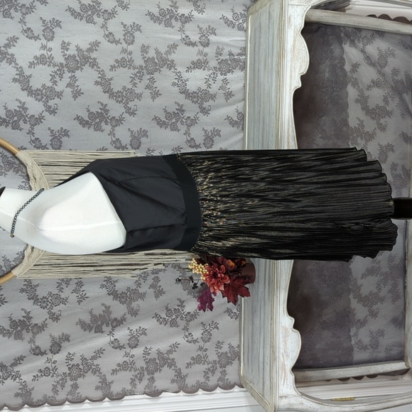 Rue 21 Black and Gold One-Shoulder Dress - Picture 5 of 7